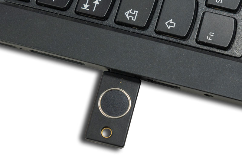yubico-jubikey-bio-Multi-Faktor-Authentifizierung-laptop